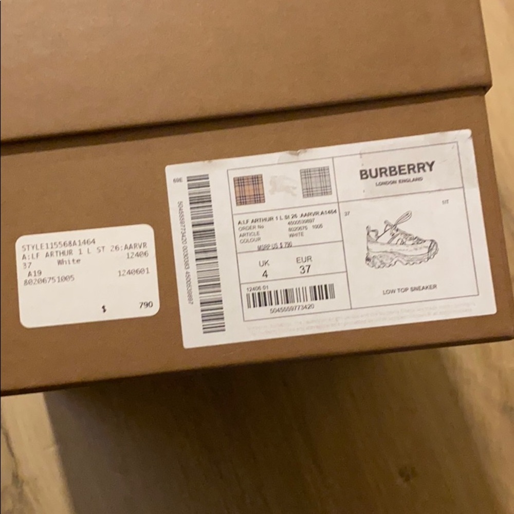 Burberry shoes - Picture 2 of 4